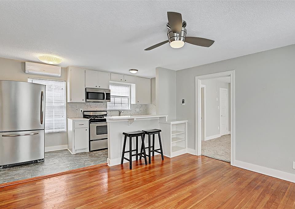 1st image of 3312 Crawford St #B