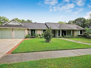 811 Lancaster Dr, Friendswood, TX 77546