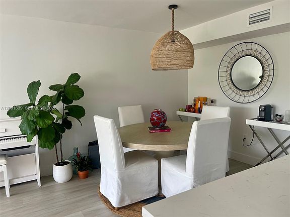 3rd image of 255 Galen Dr APT 3D