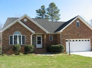 137 Bluffs Dr, Colonial Heights, VA 23834
