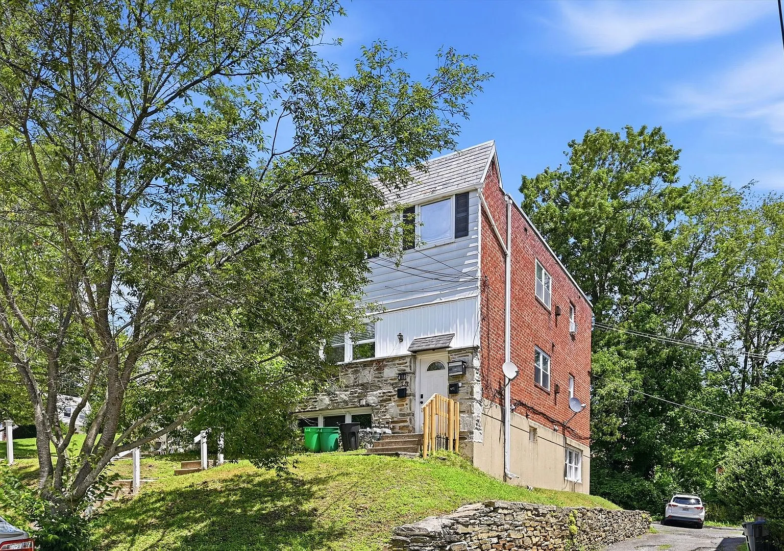 418 W Jefferson St — Photo 1