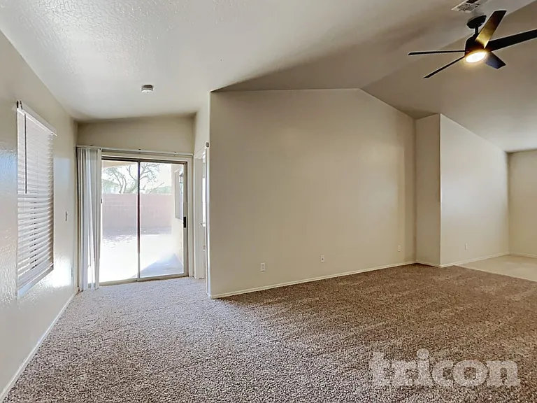 23141 W Ashleigh Marie Dr — Photo 2