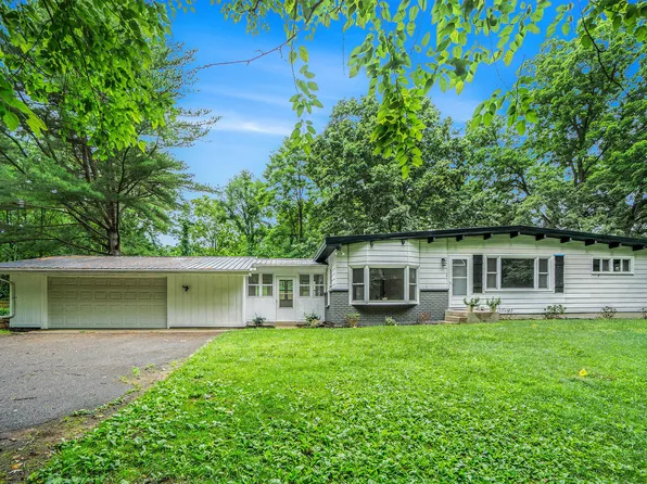 7350 N 46th St, Augusta, MI 49012