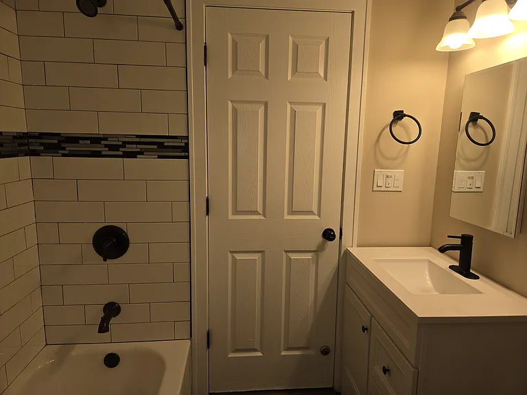 7948 S Escanaba Ave #3 — Photo 6