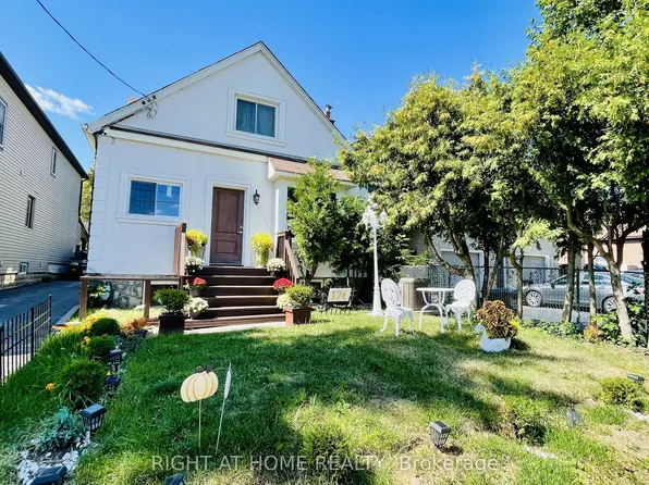 174 Aylesworth Ave, Toronto, ON M1N 2J6