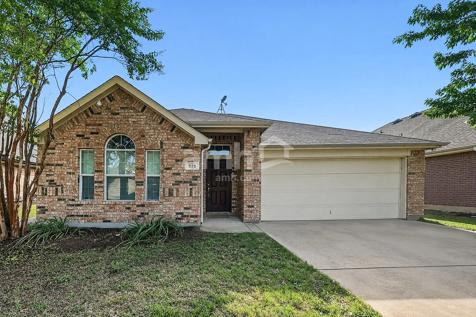 3 bed, 2.0 bath, 1490 sqft, $1,915 — Photo 1