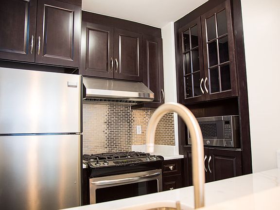 5th image of 145 E 48th St APT 19C