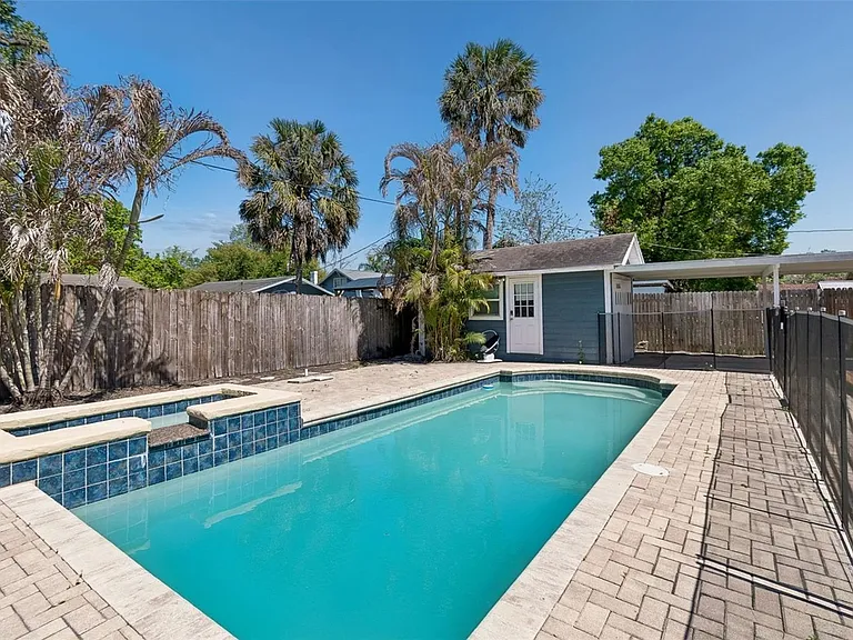 310 E Paris St — Photo 23