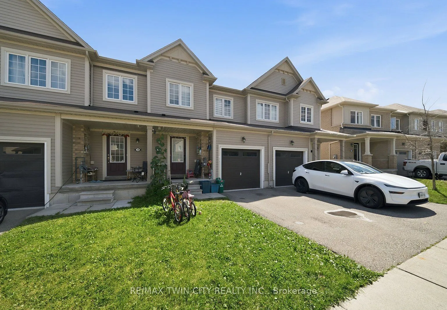 3 bed, $2,375 — Photo 3