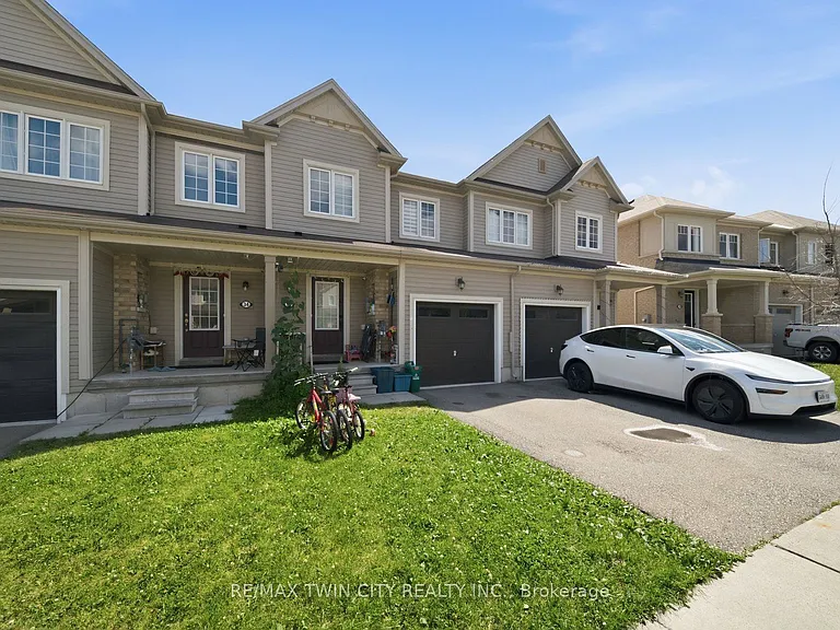32 Cole Cres — Photo 3