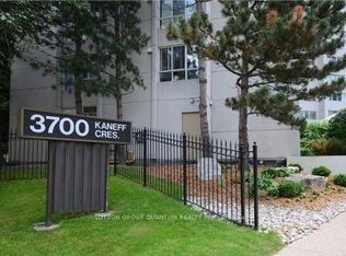 3700 Kaneff Cres #808, Mississauga, ON L5A 4B8