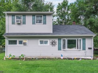 1462 Riveredge Dr, Pompton Lakes, NJ 07442