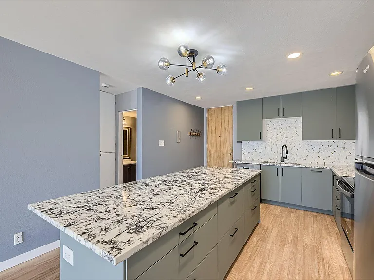 1050 N Corona St #107 — Photo 8
