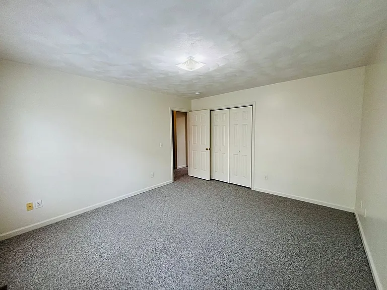 725 E Main St — Photo 2