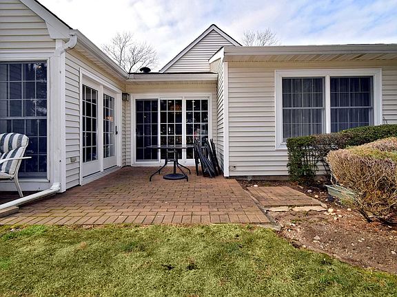 3rd image of 25 Standish Dr