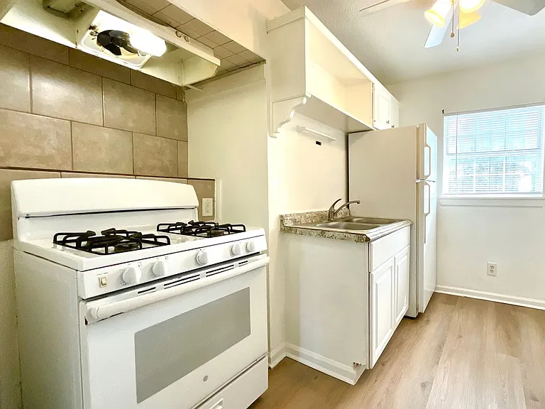 602 Lovett Ave — Photo 9