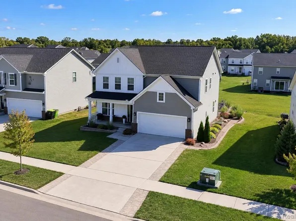 251 Quartz Way, White Lake, MI 48386