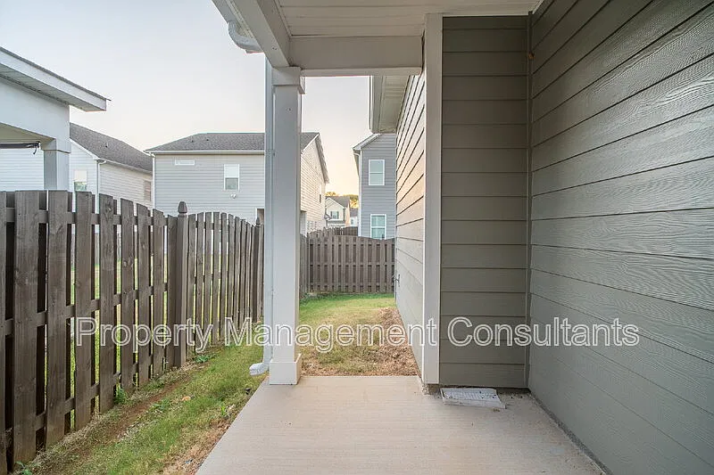 3 bed, 2.0 bath, 1334 sqft, $1,695 — Photo 4