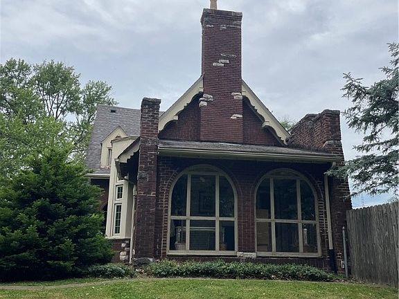 4th image of 318 N Park Dr.