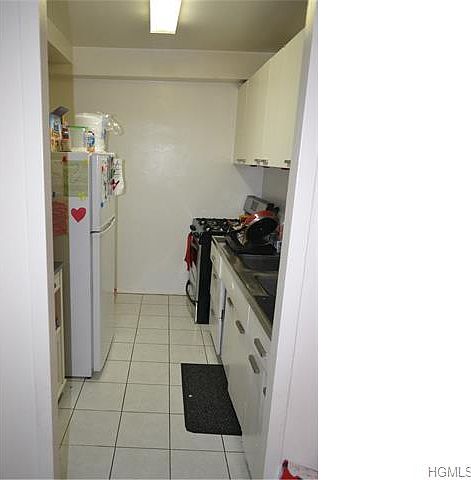 2nd image of 4 Fordham Hill Oval APT 15E