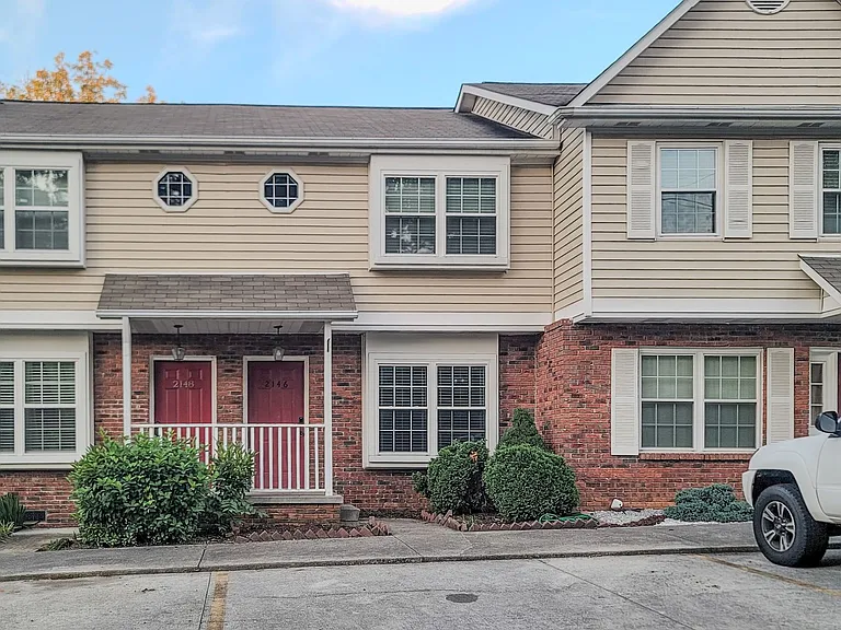2146 Belle Terra Rd — Photo 1