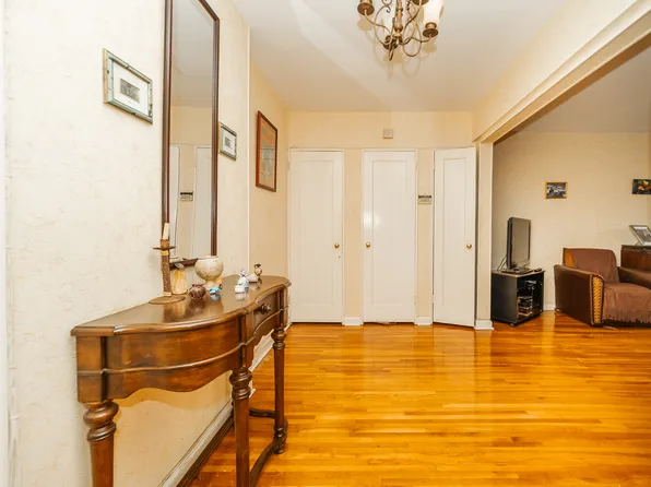 2271 Knapp Street image 8 of 24