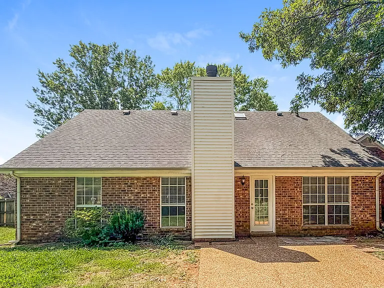 104 Carolina Ct — Photo 17