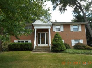 42 Red Leaf Rd, Moorestown, NJ 08057