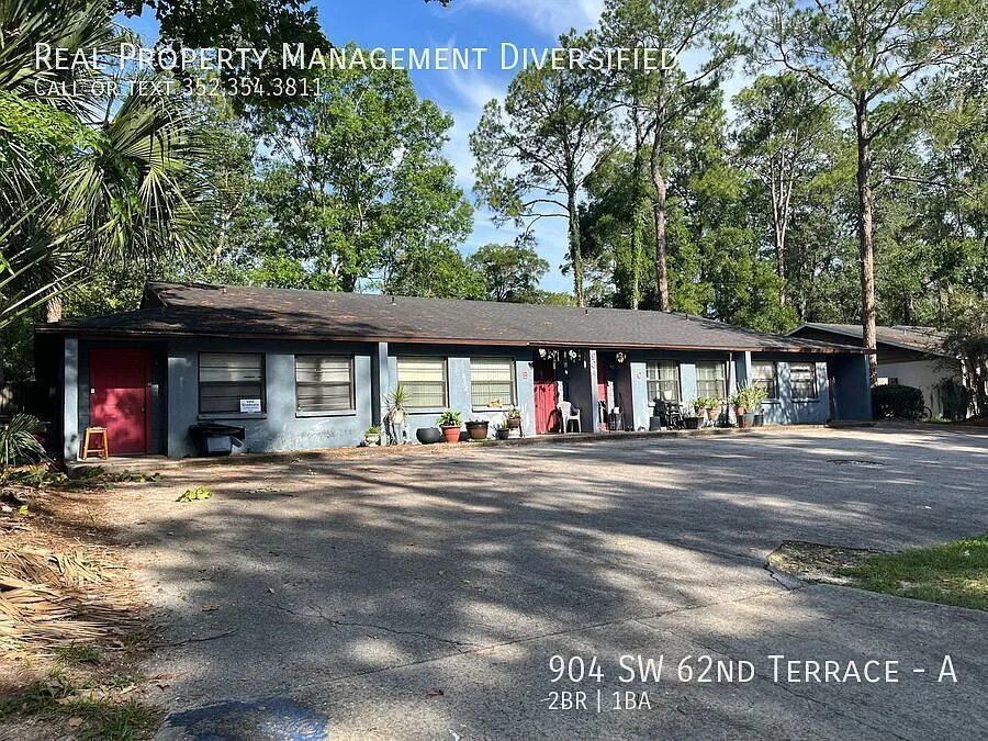 Newly renovated 2/1 with new paint — Photo 1
