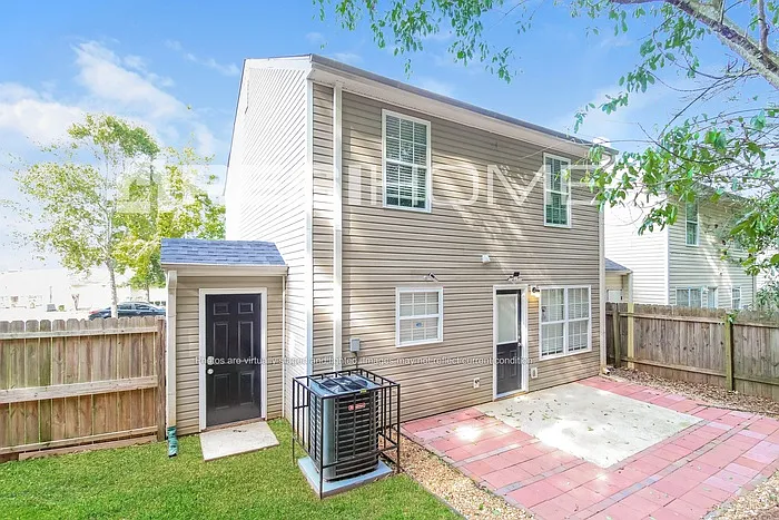 211 Coral Cir — Photo 15