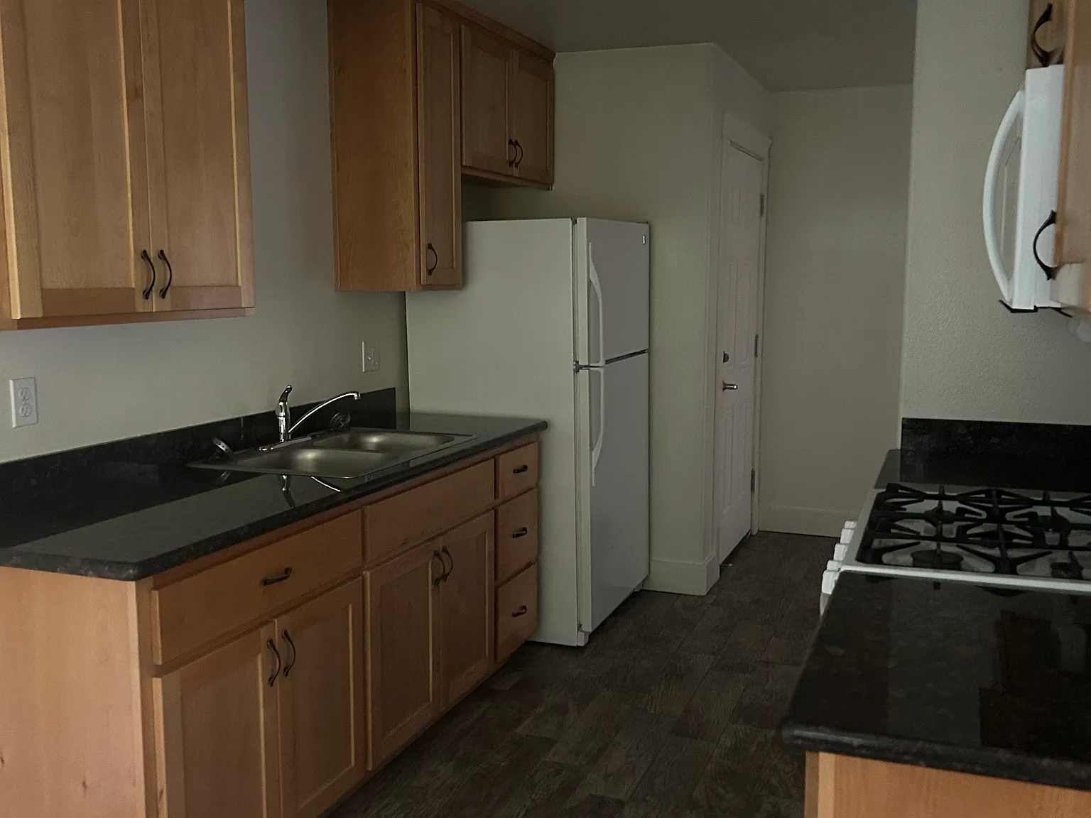 2 bed, 900 sqft, $1,350 — Photo 3