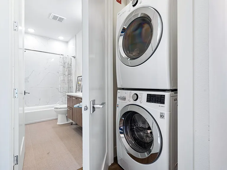 325 N Emerson St #D — Photo 16