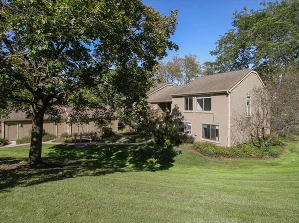 746B W Oak Hill Rd, Barrington, IL 60010