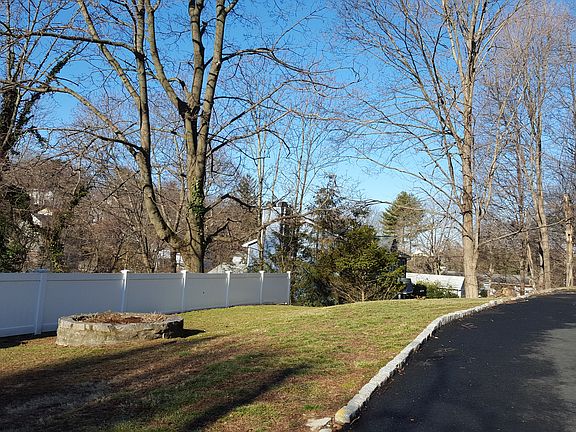 2nd image of 10 Eastern Dr