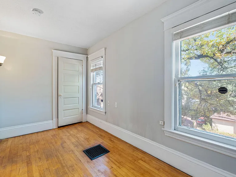 3325 Hennepin Ave — Photo 13