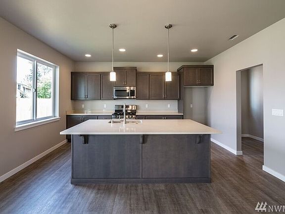 Lot 25 at Cascade Breeze detailing the 2410 sq ft Silverton plan.