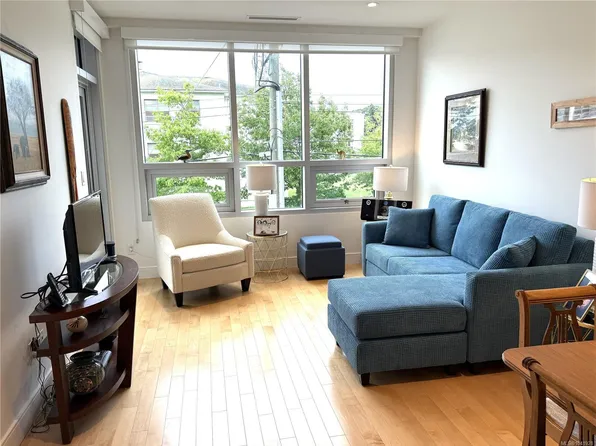916 Lyall St #204, Esquimalt, BC V9A 5E9