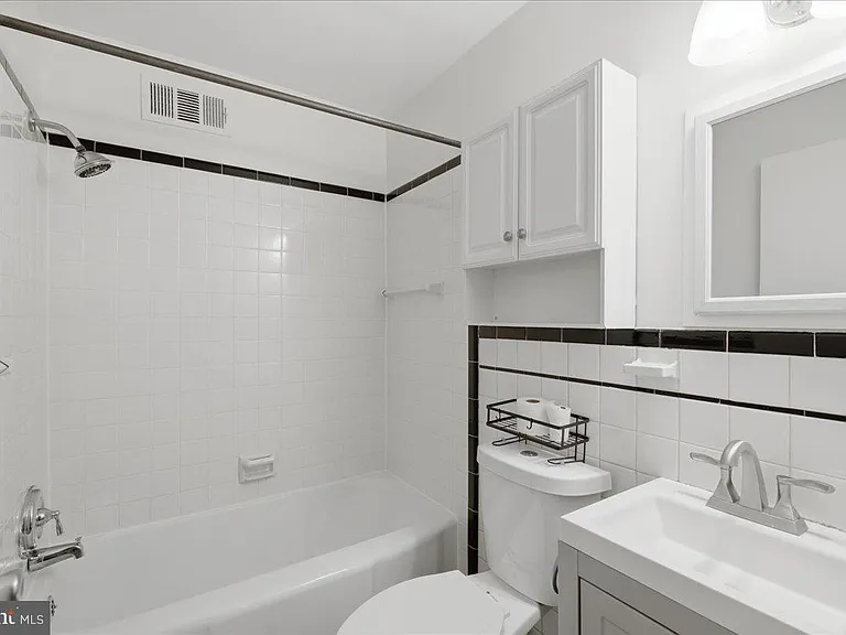 130 S 29th St #5 — Photo 8