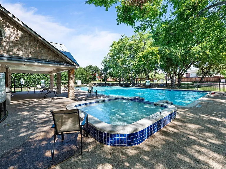 2509 Hunters Run Dr — Photo 29