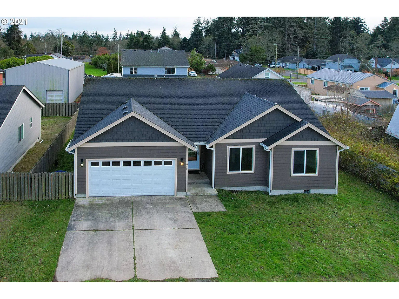 1050 5th Ave photo 1