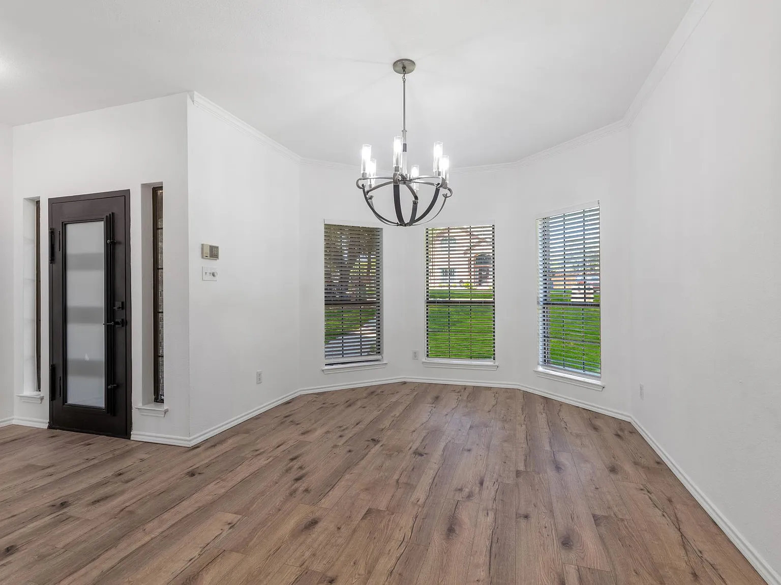 4 bed, 2437 sqft, $4,000 — Photo 3