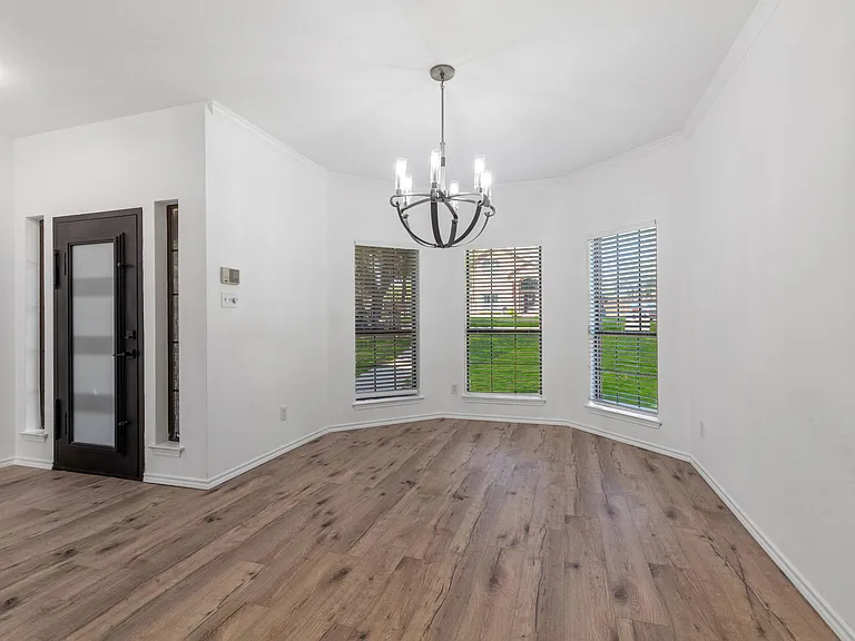 2601 Kimberly Dr — Photo 3