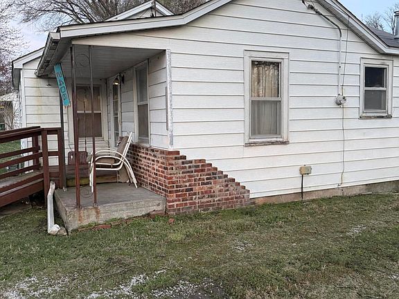 3rd image of 2406 E Commercial Street