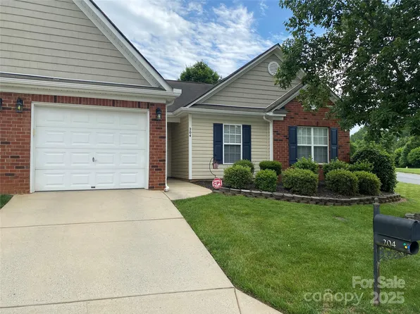204 Woodbridge Cir, Mount Holly, NC 28120