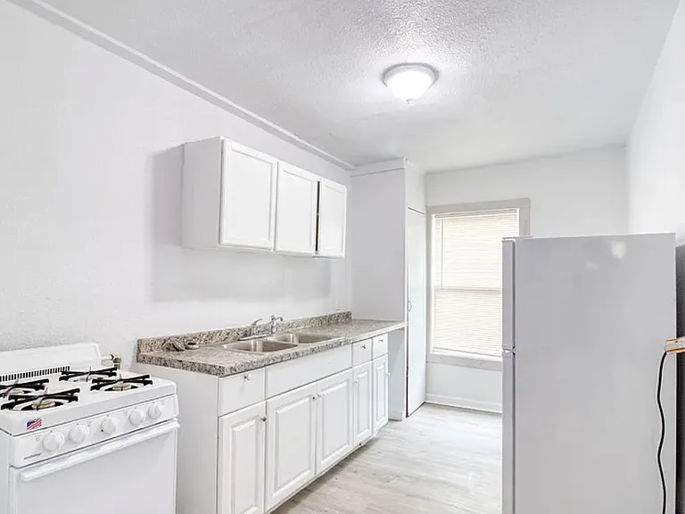 1002 23rd St #2 — Photo 2