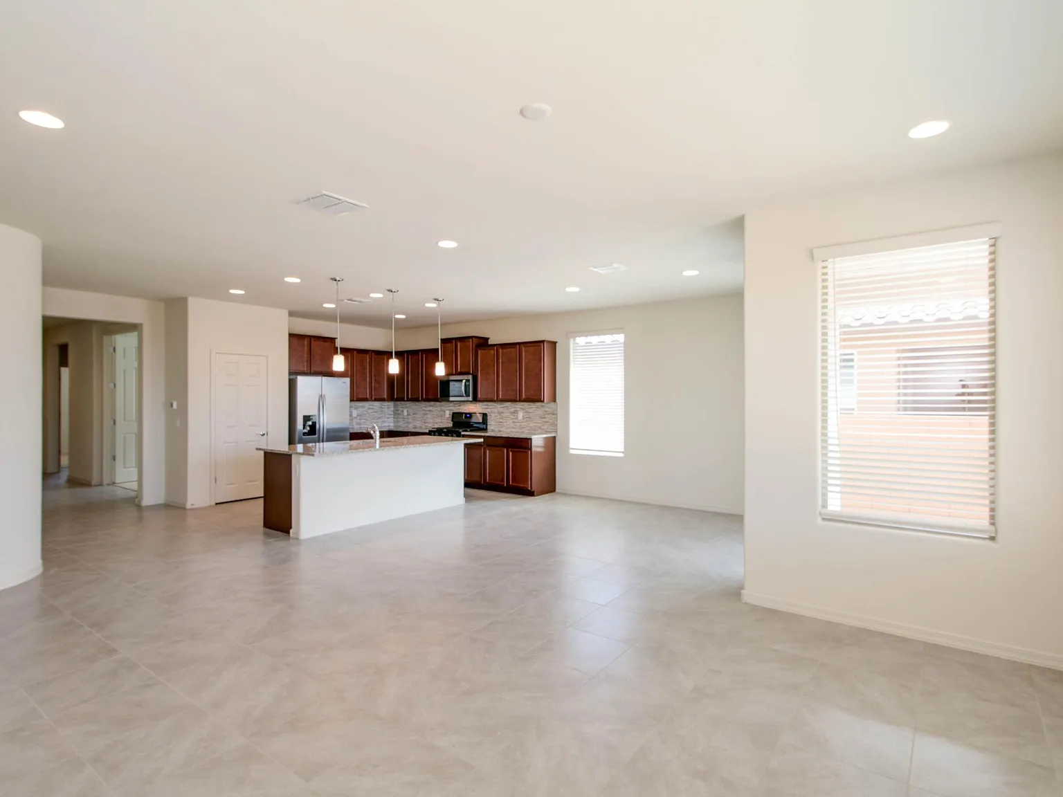 3 bed, 1985 sqft, $2,195 — Photo 2
