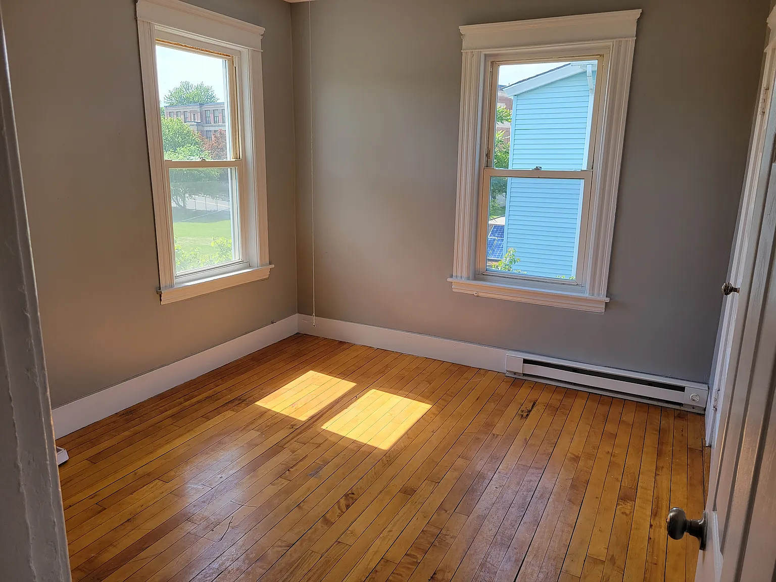 4 bed, 1300 sqft, $2,100 — Photo 1