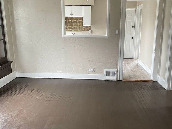 4th image of 3127 W 70th St #2