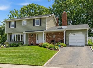 17 Soundway Drive, Rocky Point, NY 11778