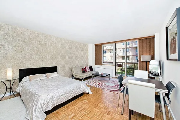 Rented by Keller Williams NYC | media 23